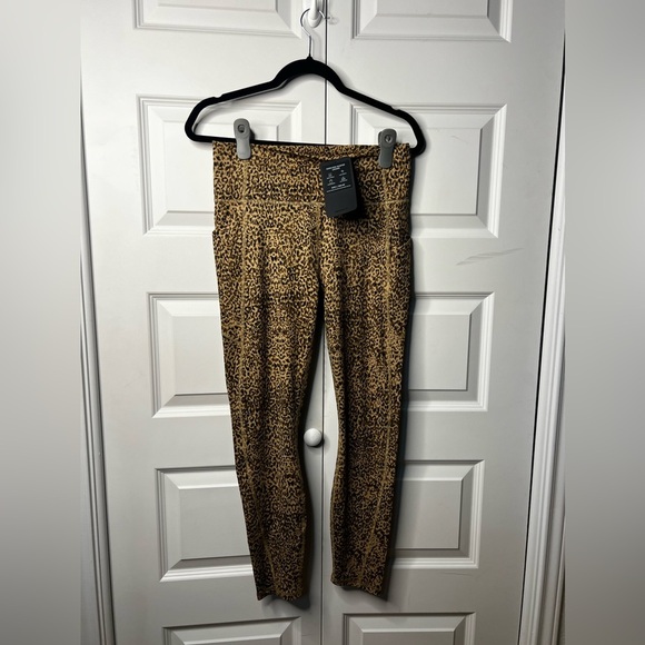 Fabletics Cheetah Print Oasis High Waisted Leggings Size Large - Picture 1 of 3